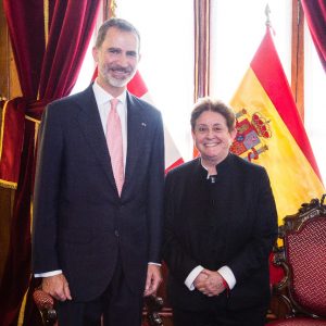 Congresista Lourdes Alcorta junto al rey de España, Don Felipe VI quien cumple una visita oficial a nuestro país. 