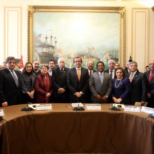  Congresista Lourdes Alcorta entrega diplomas de honor a 15 efectivos de la comisaría de Mazamari, que en mayo pasado rescataron de sus presuntos captores a una niña de dos años, desnutrida, deshidratada y quemada después de 36 días de búsqueda. Comisión de Defensa Nacional, Orden Interno, Desarrollo Alternativo y Lucha Contra Las Drogas. 