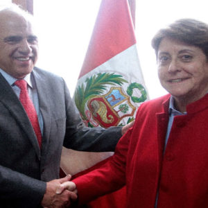 Secretario general de UNASUR, Ernesto Samper Pizano y la congresista Lourdes Alcorta, titular de la Comisión de Relaciones Exteriores. 24.06.15