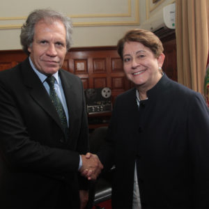 Congresista Lourdes Alcorta y Luis Leonardo Almagro Lemes es un abogado, diplomático y político uruguayo. Desde el 26 de mayo de 2015 es el secretario general de la OEA , ESTA FOTO FUE TOMADA EN SU VISITA AL PARLAMENTO EL 26 DE MAYO 2015 